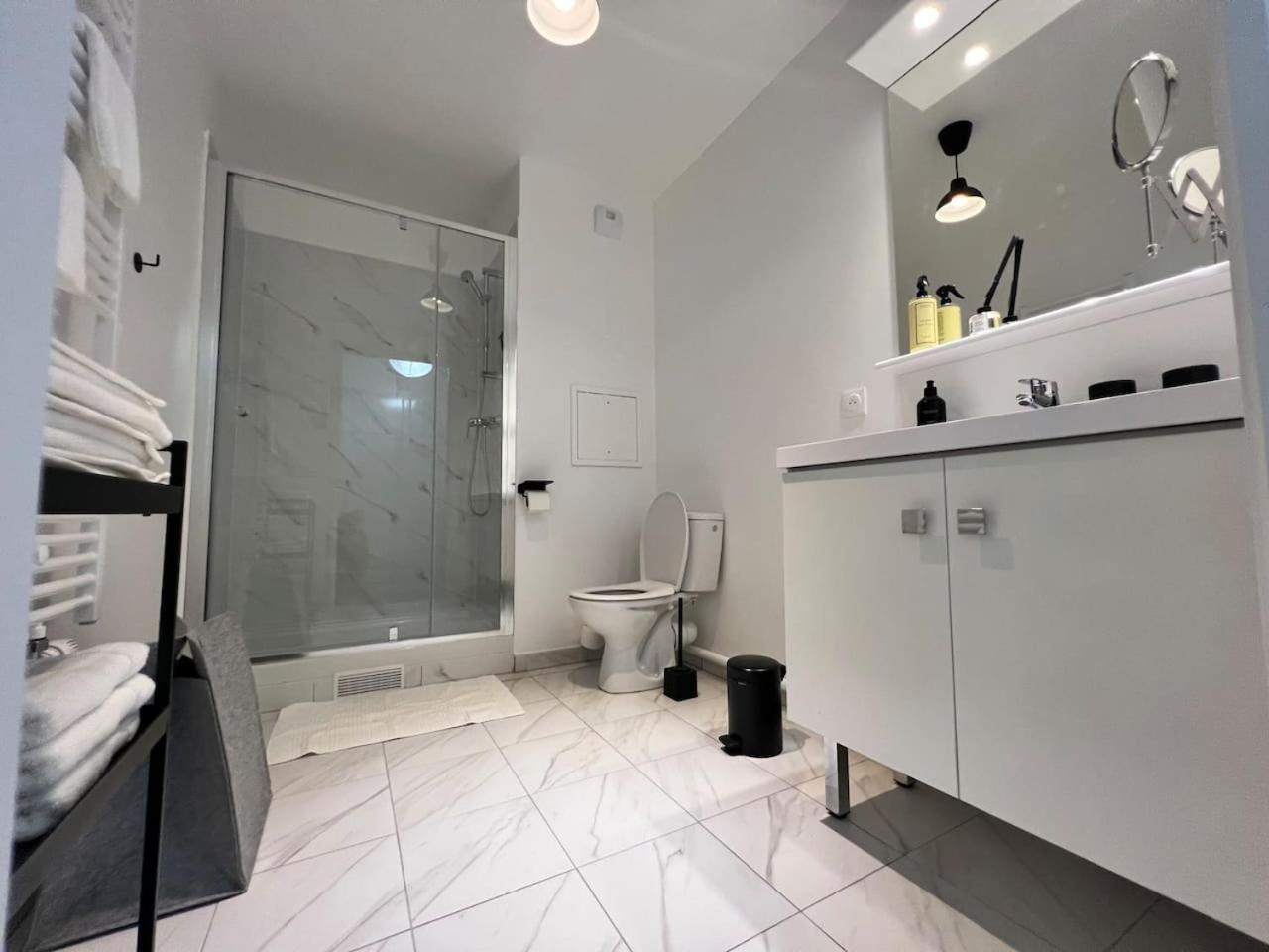 Disneyland Minimalist Lifestyle - 5 Pax Apartment Serris Ngoại thất bức ảnh